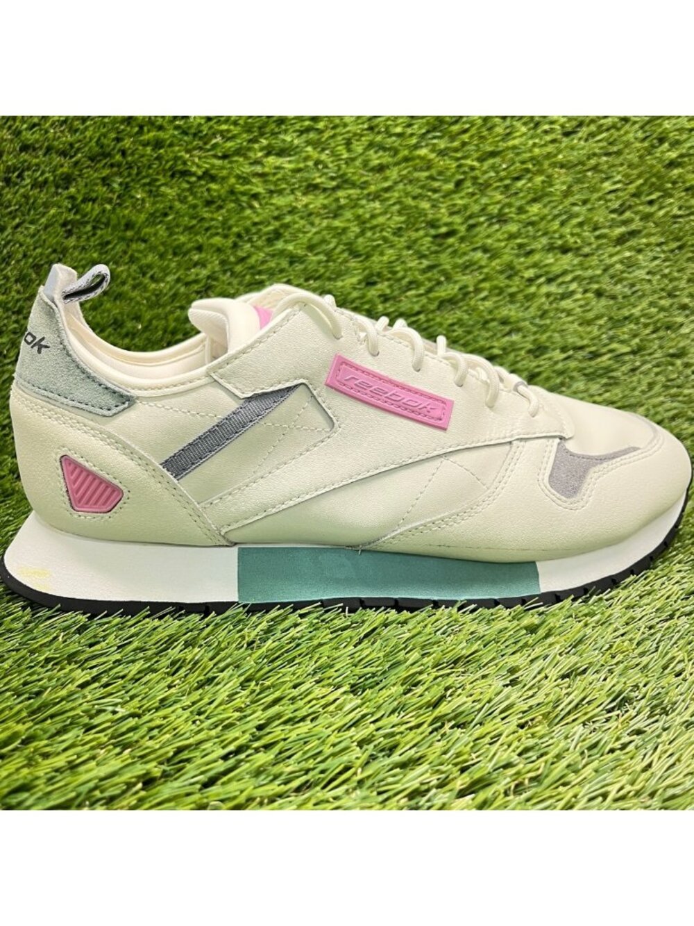 Reebok Classic Leather Ree Dux Womens Size 10 Cream Pink Athletic Shoes Sneakers